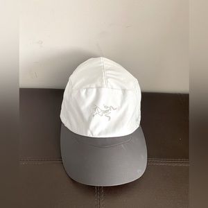 Arcteryx women’s lightweight cap